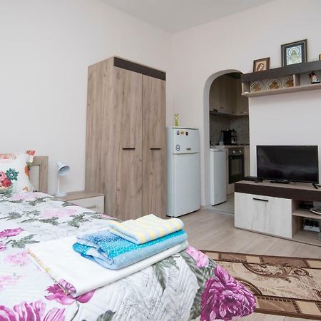 Apartament Lynn'S Oasis-Ocean Touch In Core Downtown Burgas Zewnętrze zdjęcie