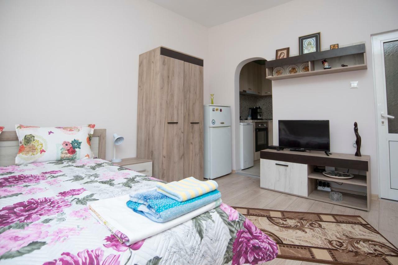 Apartament Lynn'S Oasis-Ocean Touch In Core Downtown Burgas Zewnętrze zdjęcie