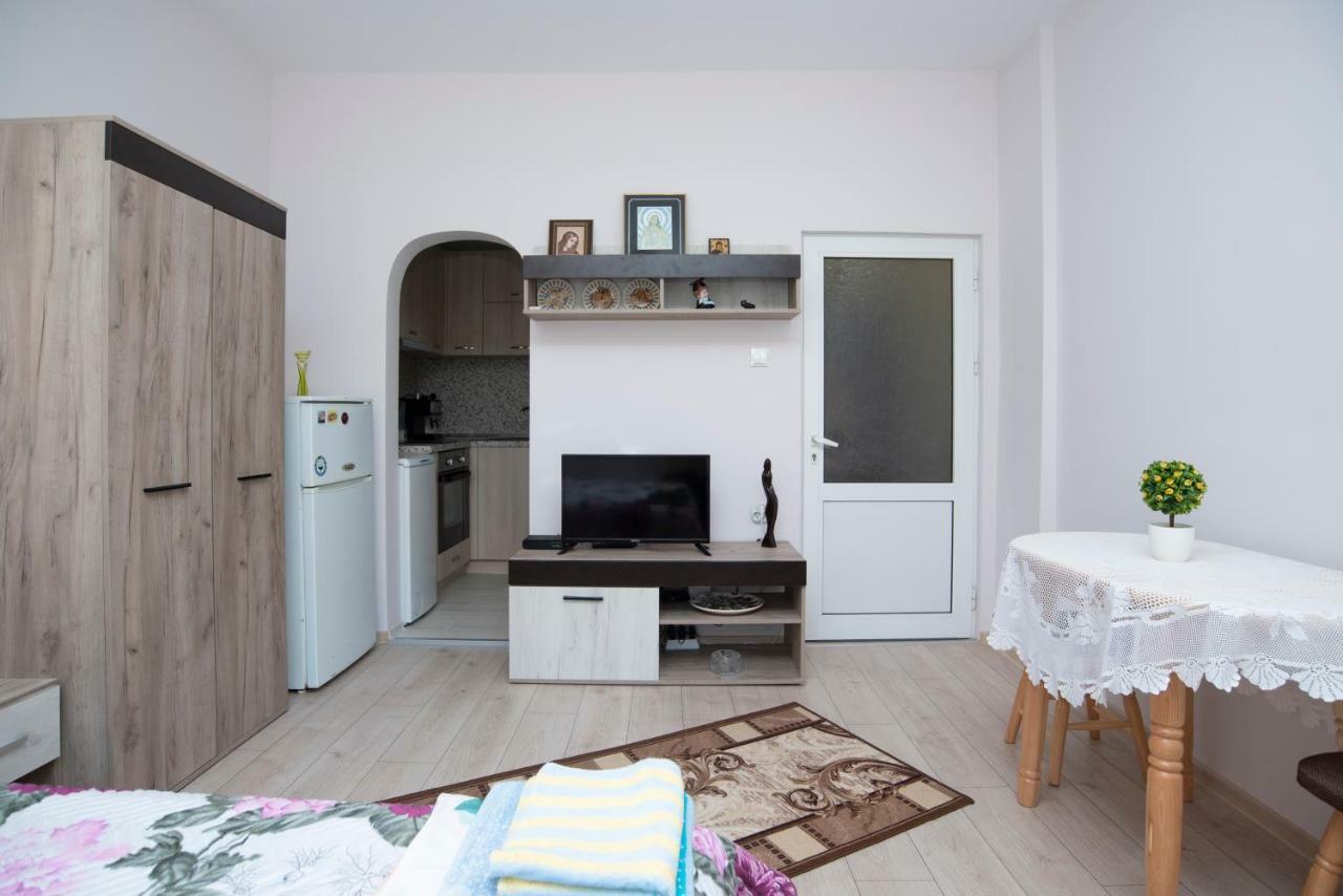 Apartament Lynn'S Oasis-Ocean Touch In Core Downtown Burgas Zewnętrze zdjęcie