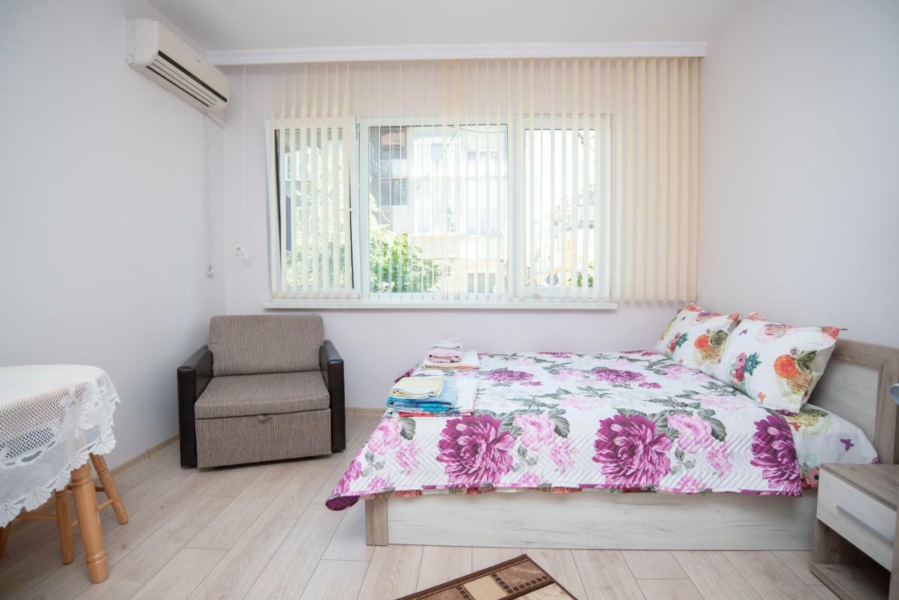 Apartament Lynn'S Oasis-Ocean Touch In Core Downtown Burgas Zewnętrze zdjęcie